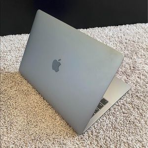 MacBook Pro TouchBar 13” 2019 Core i5 128GB SSD 8GB Ram Apple Laptop